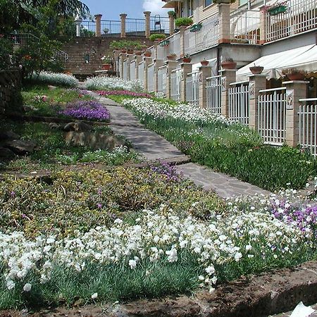 Отель Oasi Di Pace Сутри Экстерьер фото