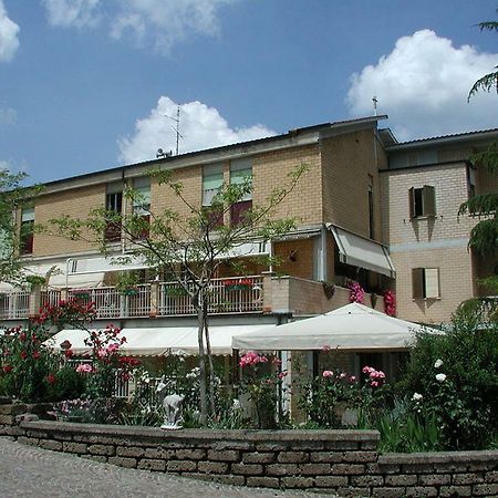 Отель Oasi Di Pace Сутри Экстерьер фото